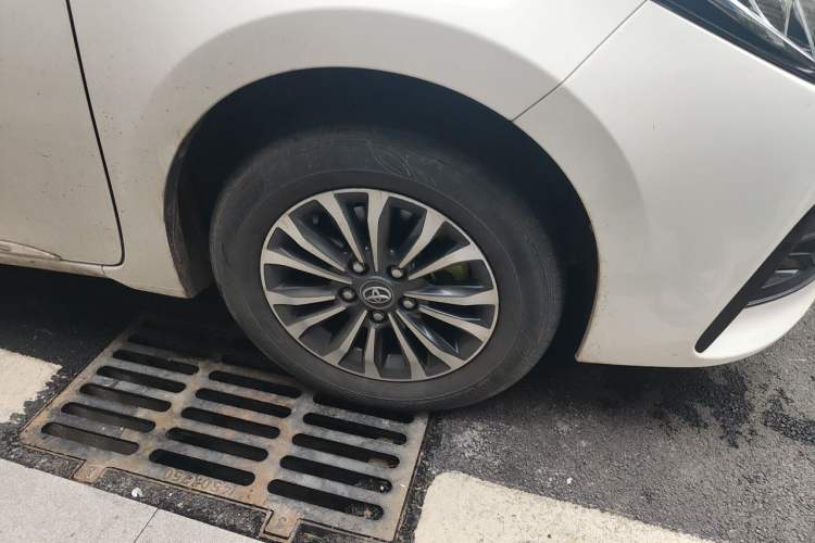 Used Toyota Corolla 2017 Revised Version 1.2T Manual GL-i Right Front Wheel Hub