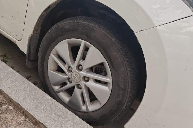 Used Toyota Corolla 2017 1.6L CVT GL Right Front Wheel Hub