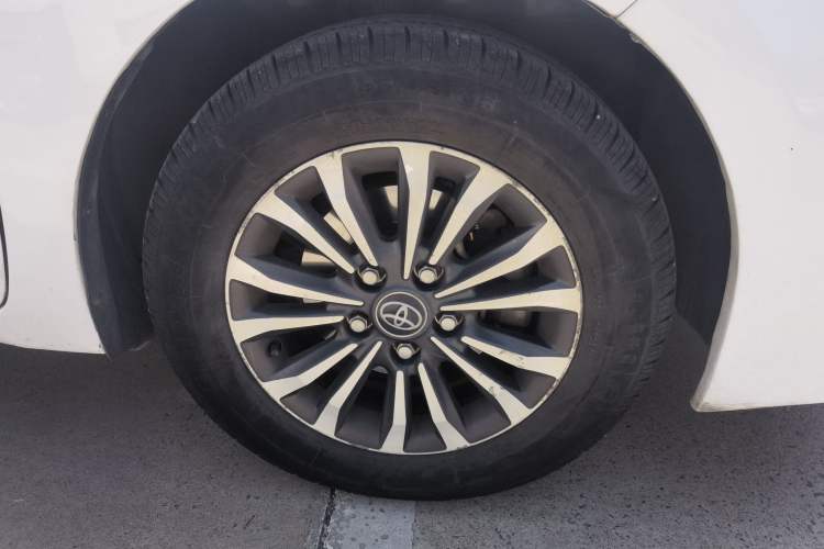 Used Toyota Corolla 2017 Revised Version 1.2T S-CVT GL Right Front Wheel Hub