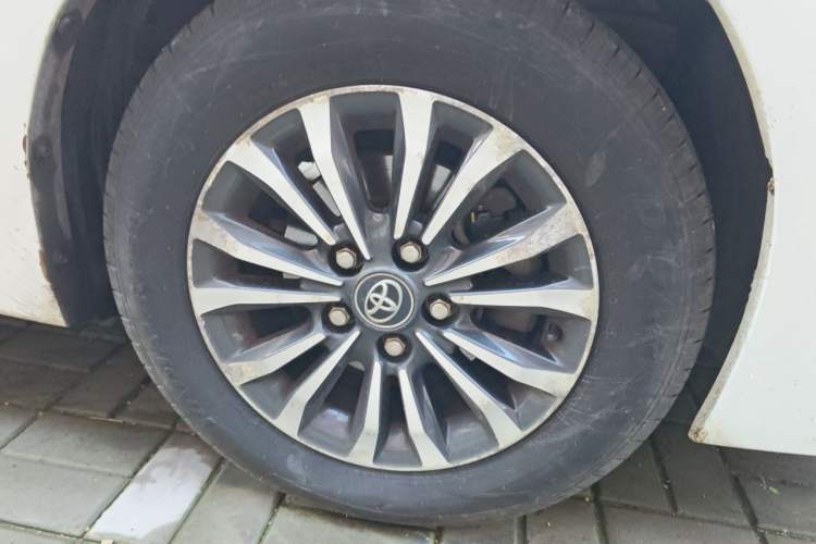 Used Toyota Corolla 2017 Revised Version 1.2T S-CVT GL-i Right Front Wheel Hub