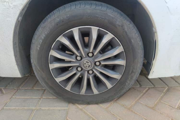 Used Toyota Corolla 2017 Revised Version 1.2T S-CVT GL Right Front Wheel Hub