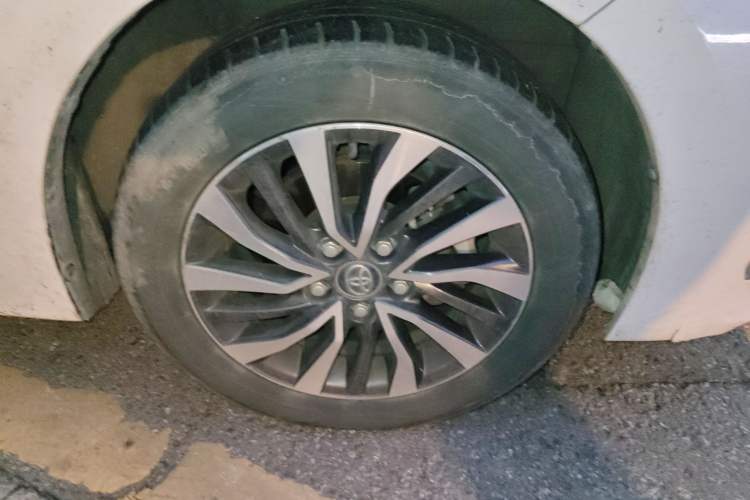 Used Toyota Corolla 2017 Revised Dual-Engine 1.8L E-CVT Elite Edition Right Front Wheel Hub