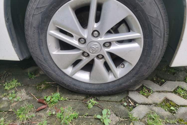 Used Toyota Corolla 2017 1.6L CVT GL Right Front Wheel Hub