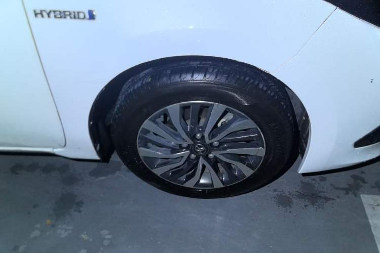 Used Toyota Corolla 2017 Revised Dual-Engine 1.8L E-CVT Leading Edition Right Front Wheel Hub
