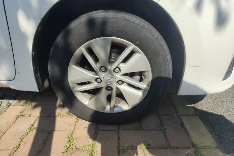 Used Toyota Corolla 2017 Revised Version 1.6L S-CVT GL Right Front Wheel Hub