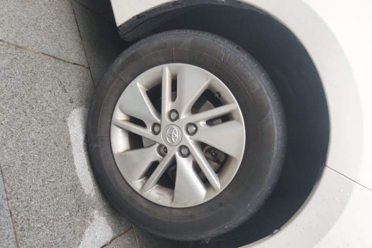 Used Toyota Corolla 2017 Revised Version 1.6L S-CVT GL Right Front Wheel Hub