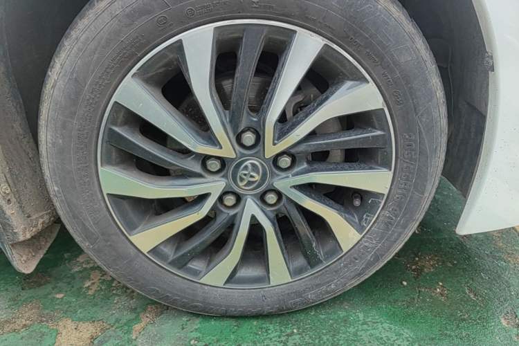 Used Toyota Corolla 2017 Revised Dual-Engine 1.8L E-CVT Elite Edition Right Front Wheel Hub