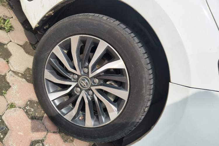 Used Toyota Corolla 2017 Revised Dual-Engine 1.8L E-CVT Leading Edition Right Front Wheel Hub