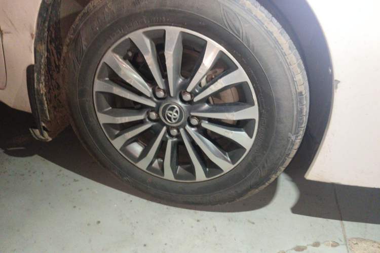 Used Toyota Corolla 2017 Revised Version 1.2T S-CVT GL-i Right Front Wheel Hub