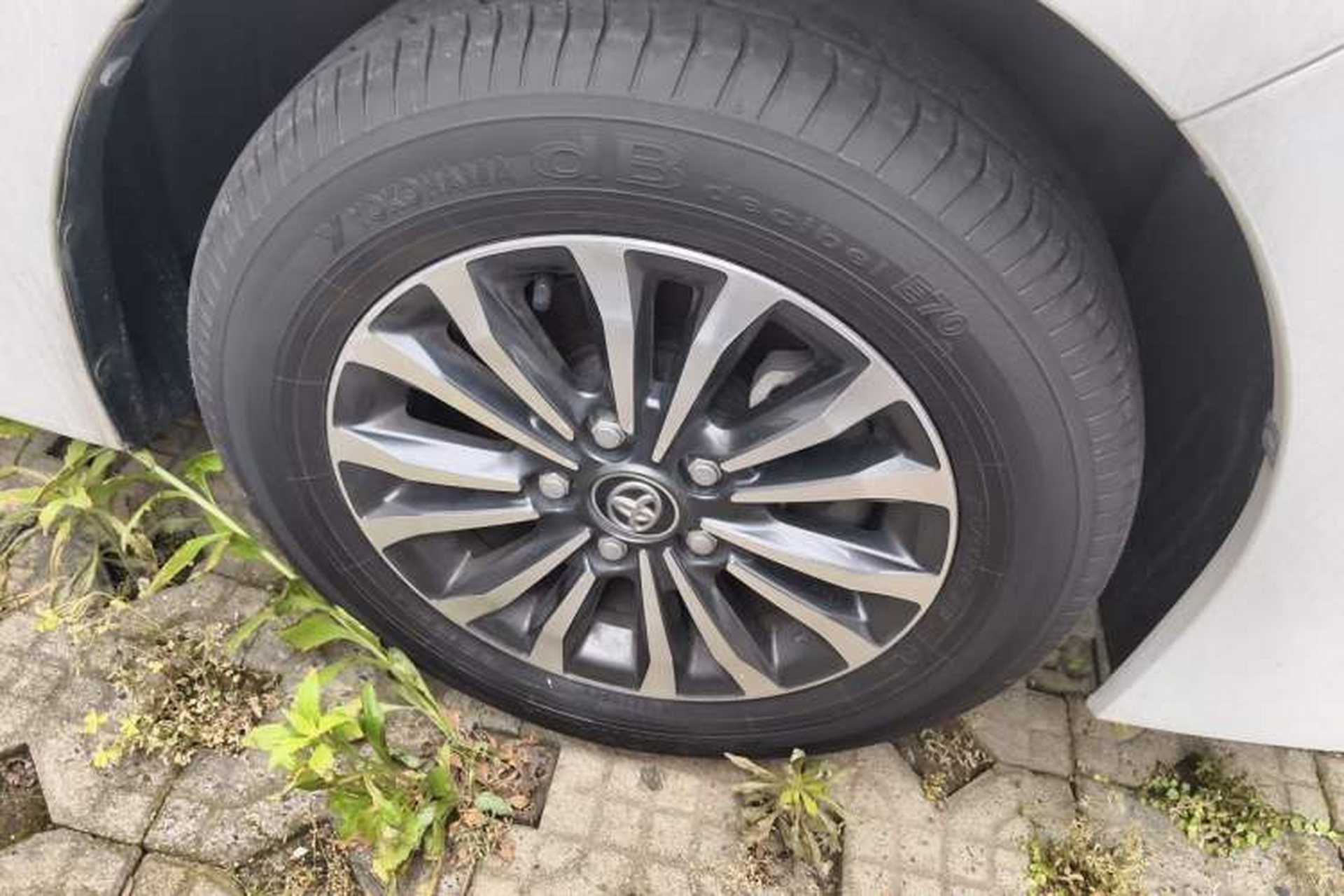 Used Toyota Corolla 2017 Revised Version 1.2T S-CVT GL-i Right Front Wheel Hub