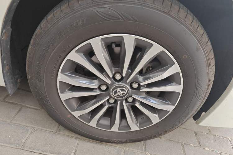 Used Toyota Corolla 2017 Revised Version 1.2T S-CVT GL-i Right Front Wheel Hub