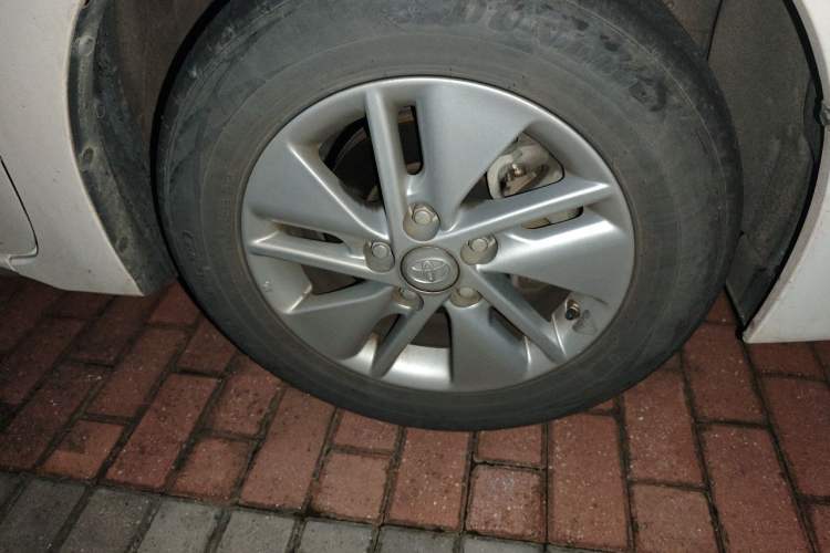 Used Toyota Corolla 2017 Revised Version 1.6L S-CVT GL Right Front Wheel Hub
