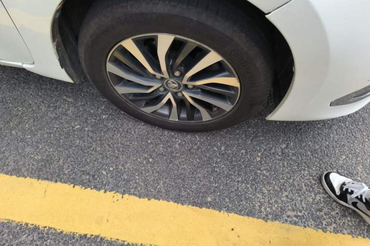 Used Toyota Corolla 2017 Revised Dual-Engine 1.8L E-CVT Elite Edition Right Front Wheel Hub