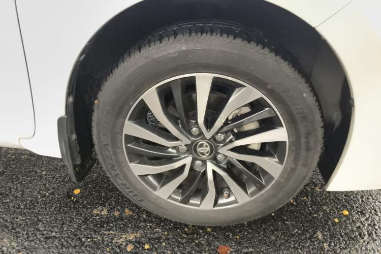 Used Toyota Corolla 2017 Revised Dual-Engine 1.8L E-CVT Luxury Edition Right Front Wheel Hub