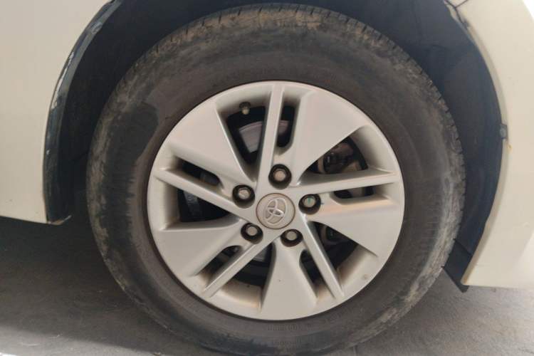 Used Toyota Corolla 2017 1.6L CVT GL Right Front Wheel Hub