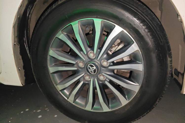 Used Toyota Corolla 2017 Revised Version 1.2T S-CVT GL Right Front Wheel Hub