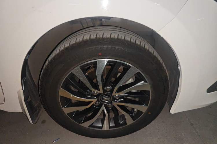 Used Toyota Corolla 2017 Revised Dual-Engine 1.8L E-CVT Elite Edition Right Front Wheel Hub