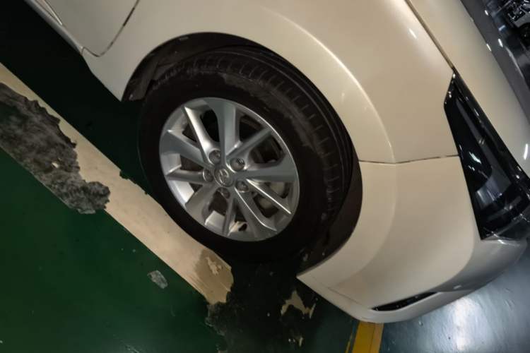 Used Toyota Corolla 2017 Revised Version 1.2T S-CVT GL-i Leather Edition Right Front Wheel Hub