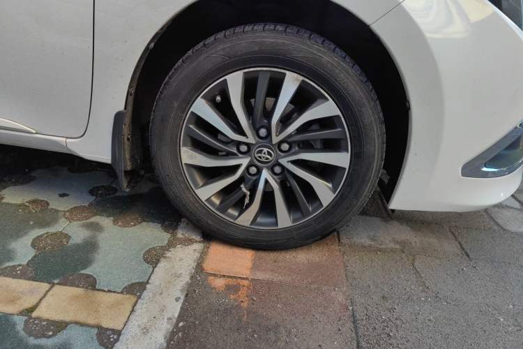 Used Toyota Corolla 2017 Revised Dual-Engine 1.8L E-CVT Elite Edition Right Front Wheel Hub