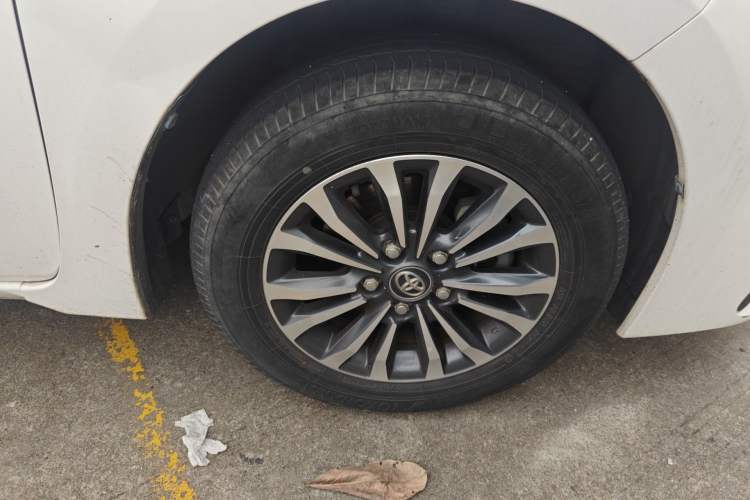 Used Toyota Corolla 2017 Revised Version 1.2T S-CVT GLX-i Right Front Wheel Hub