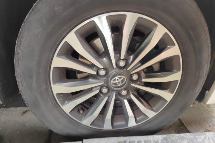 Used Toyota Corolla 2017 Revised Version 1.2T S-CVT GL-i Right Front Wheel Hub