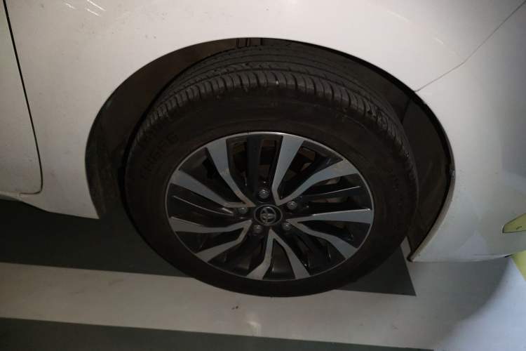 Used Toyota Corolla 2017 Revised Dual-Engine 1.8L E-CVT Elite Edition Right Front Wheel Hub