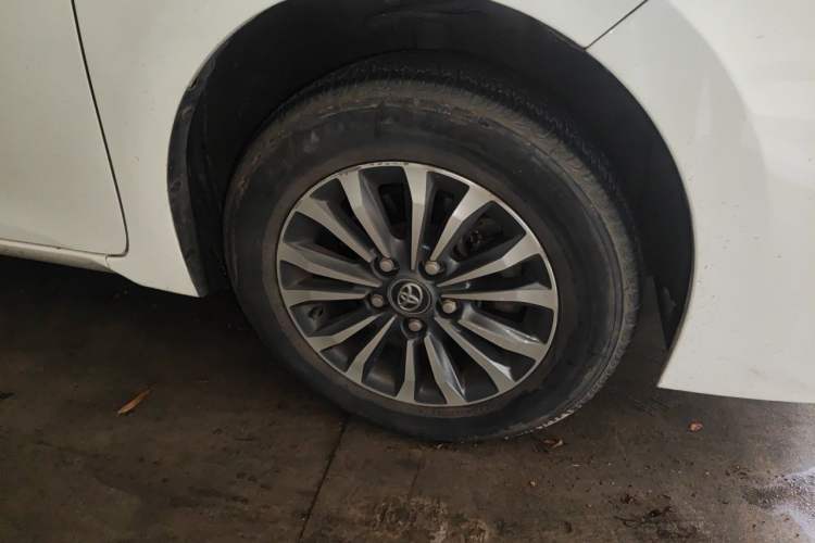 Used Toyota Corolla 2017 Revised Version 1.2T S-CVT GL Right Front Wheel Hub