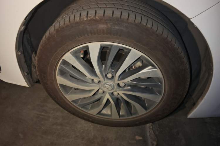 Used Toyota Corolla 2017 Revised Dual-Engine 1.8L E-CVT Elite Edition Right Front Wheel Hub