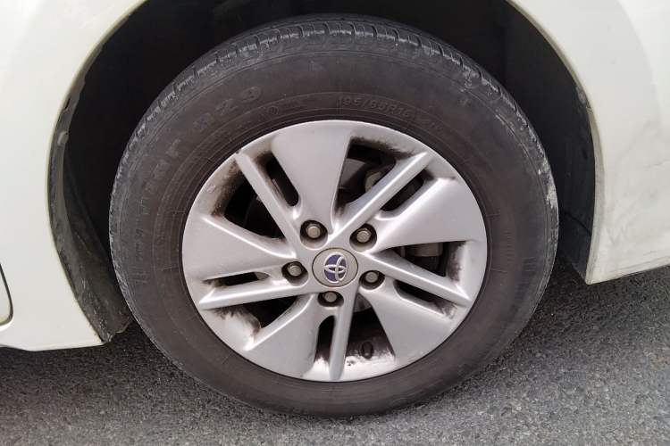 Used Toyota Corolla 2017 1.6L CVT GL Right Front Wheel Hub