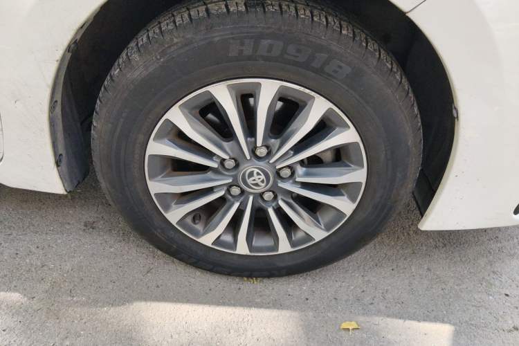 Used Toyota Corolla 2017 1.2T CVT GL Right Front Wheel Hub