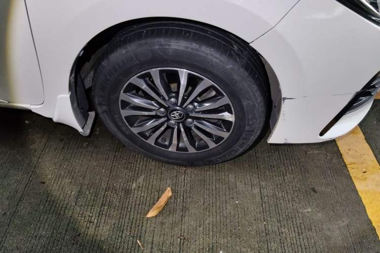 Used Toyota Corolla 2017 1.2T CVT GL-i Leather Edition Right Front Wheel Hub