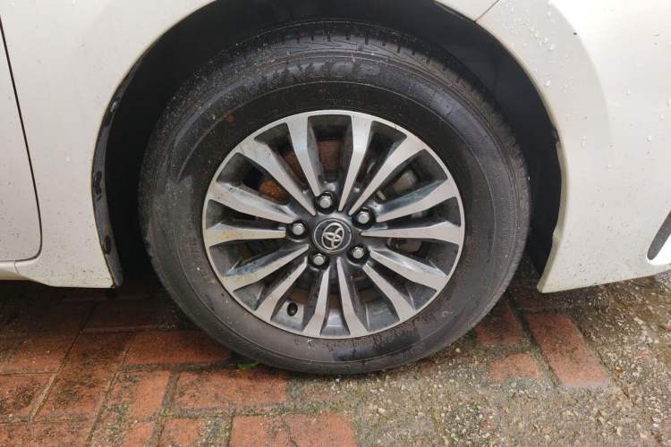 Used Toyota Corolla 2017 1.2T CVT GL-i Right Front Wheel Hub