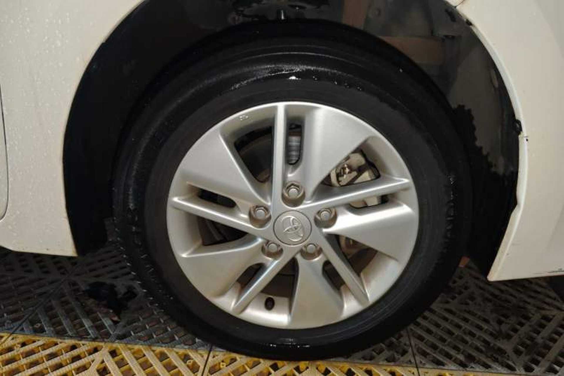 Used Toyota Corolla 2017 1.6L CVT GL Right Front Wheel Hub
