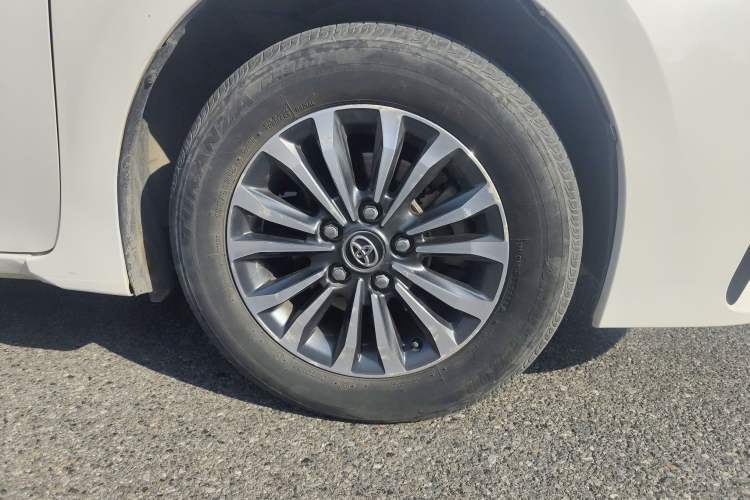 Used Toyota Corolla 2017 Revised Version 1.2T S-CVT GL Right Front Wheel Hub