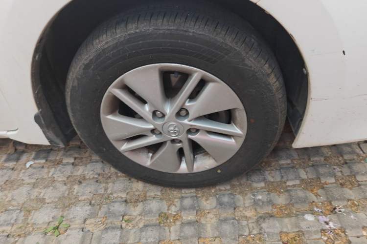Used Toyota Corolla 2017 1.6L CVT GL Right Front Wheel Hub