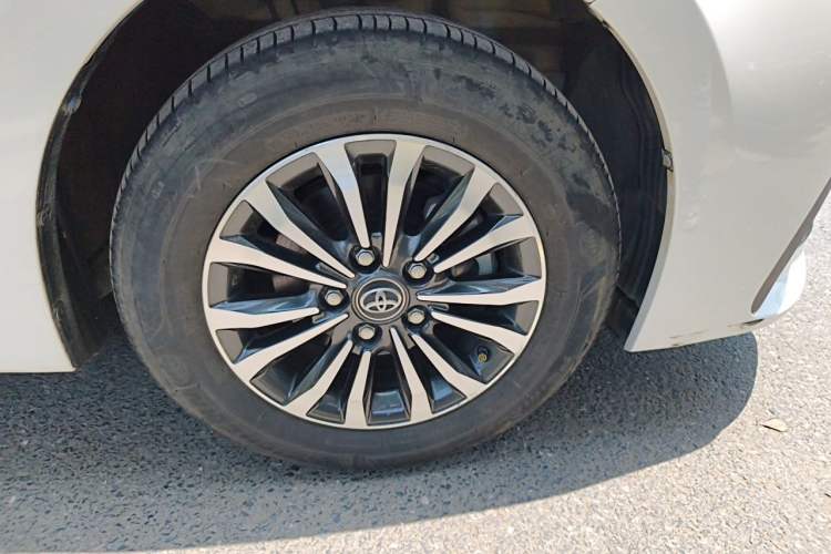 Used Toyota Corolla 2017 Revised Version 1.2T S-CVT GL-i Right Front Wheel Hub