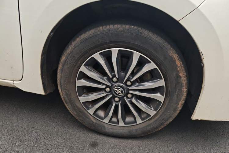 Used Toyota Corolla 2017 Revised Version 1.2T S-CVT GL-i Right Front Wheel Hub
