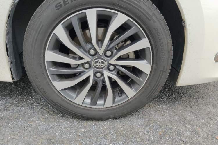 Used Toyota Corolla 2017 Revised Dual-Engine 1.8L E-CVT Elite Edition Right Front Wheel Hub