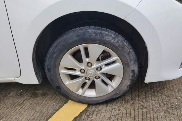 Used Toyota Corolla 2017 Revised Version 1.6L S-CVT GL Right Front Wheel Hub