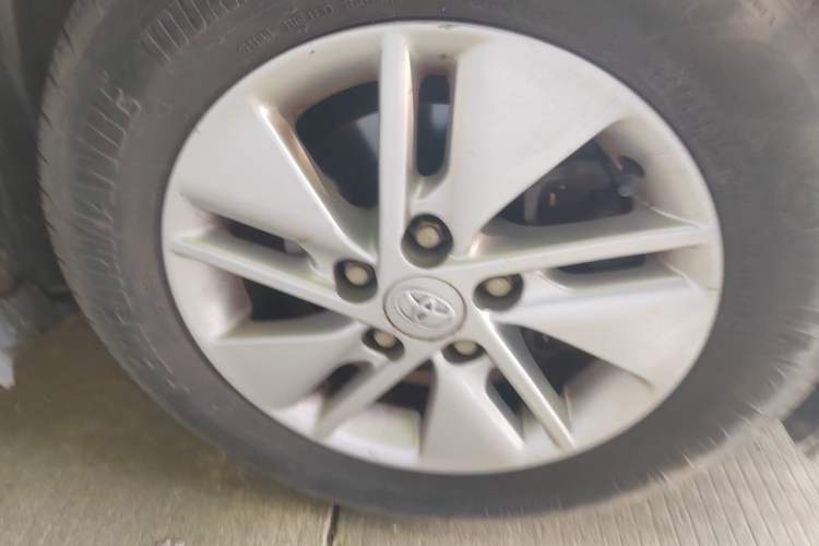 Used Toyota Corolla 2017 1.2T CVT GL Right Front Wheel Hub