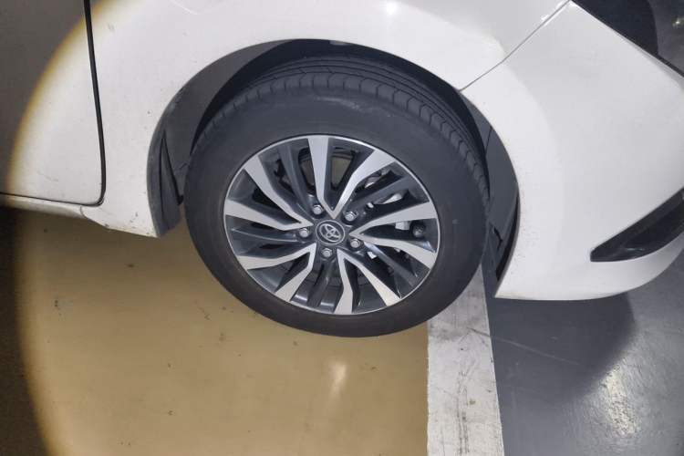 Used Toyota Corolla 2017 Revised Dual-Engine 1.8L E-CVT Leading Edition Right Front Wheel Hub