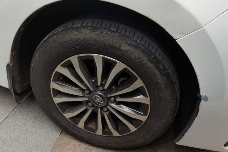 Used Toyota Corolla 2017 Revised Version 1.2T Manual GL-i Right Front Wheel Hub