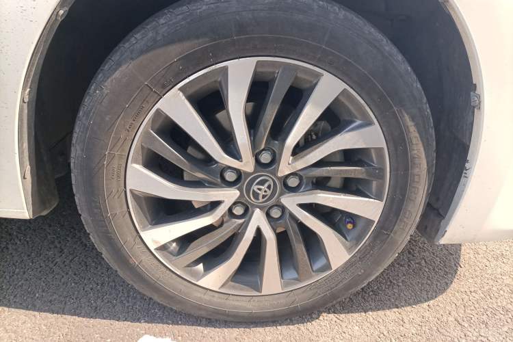 Used Toyota Corolla 2017 Revised Dual-Engine 1.8L E-CVT Elite Edition Right Front Wheel Hub