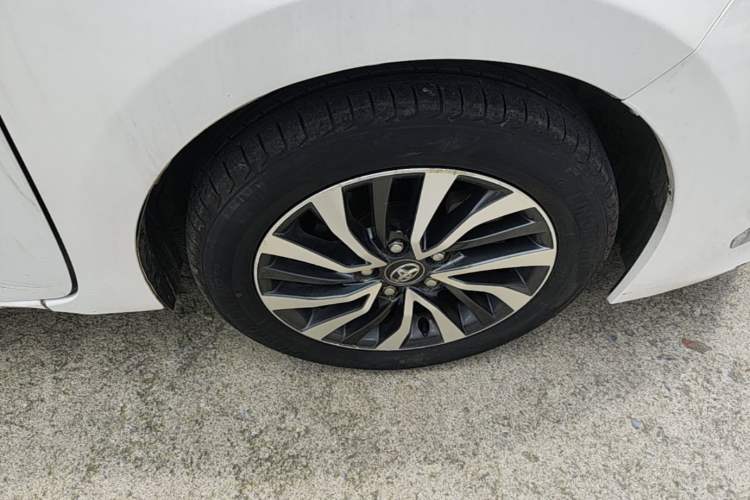 Used Toyota Corolla 2017 Revised Dual-Engine 1.8L E-CVT Elite Edition Right Front Wheel Hub