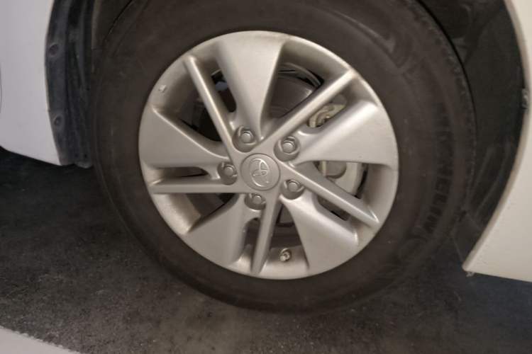 Used Toyota Corolla 2017 1.6L CVT GL Right Front Wheel Hub