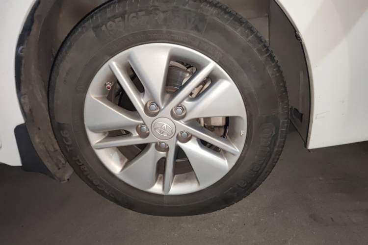 Used Toyota Corolla 2017 1.6L CVT GL Right Front Wheel Hub