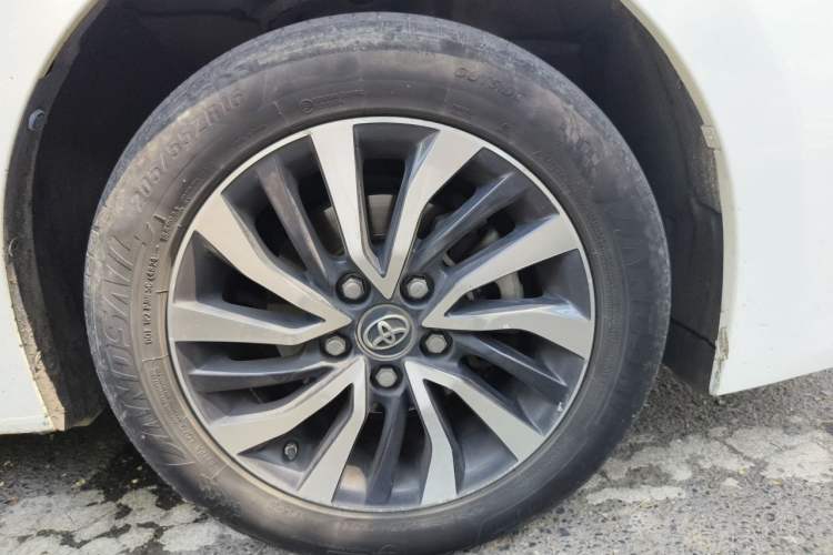 Used Toyota Corolla 2017 Revised Dual-Engine 1.8L E-CVT Leading Edition Right Front Wheel Hub