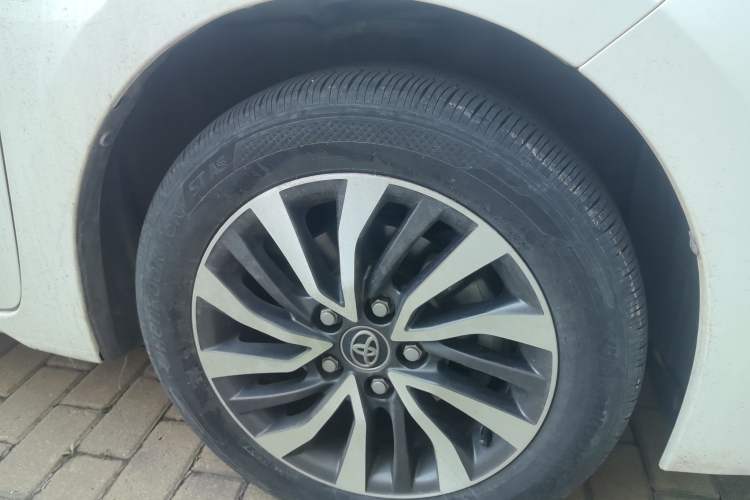 Used Toyota Corolla 2017 Revised Dual-Engine 1.8L E-CVT Elite Edition Right Front Wheel Hub
