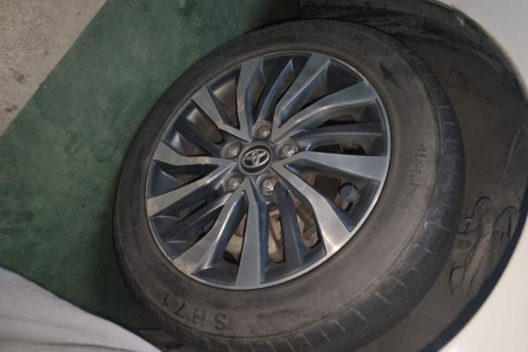 Used Toyota Corolla 2017 Revised Dual-Engine 1.8L E-CVT Leading Edition Right Front Wheel Hub