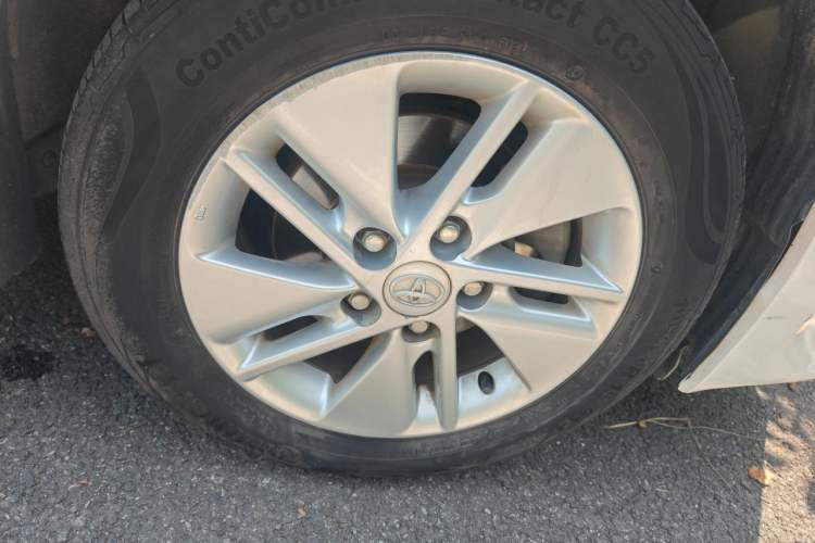 Used Toyota Corolla 2017 1.6L CVT GL Right Front Wheel Hub